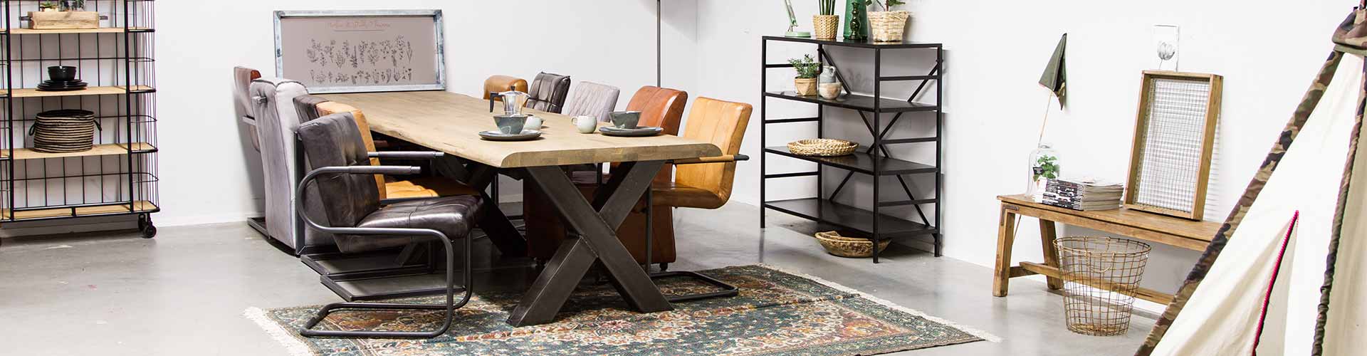 Stoffen of leren eetkamerstoelen? | Tips: stoere meubels