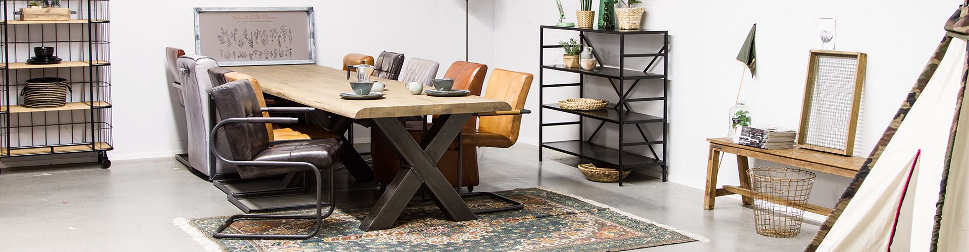 Stoffen of leren eetkamerstoelen? | Tips: stoere meubels